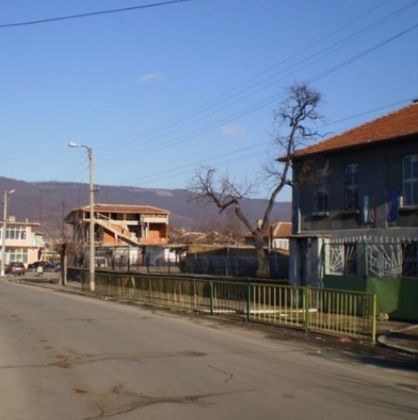 Служители на фирма за бързи кредити пребиха семейство с бременна жена