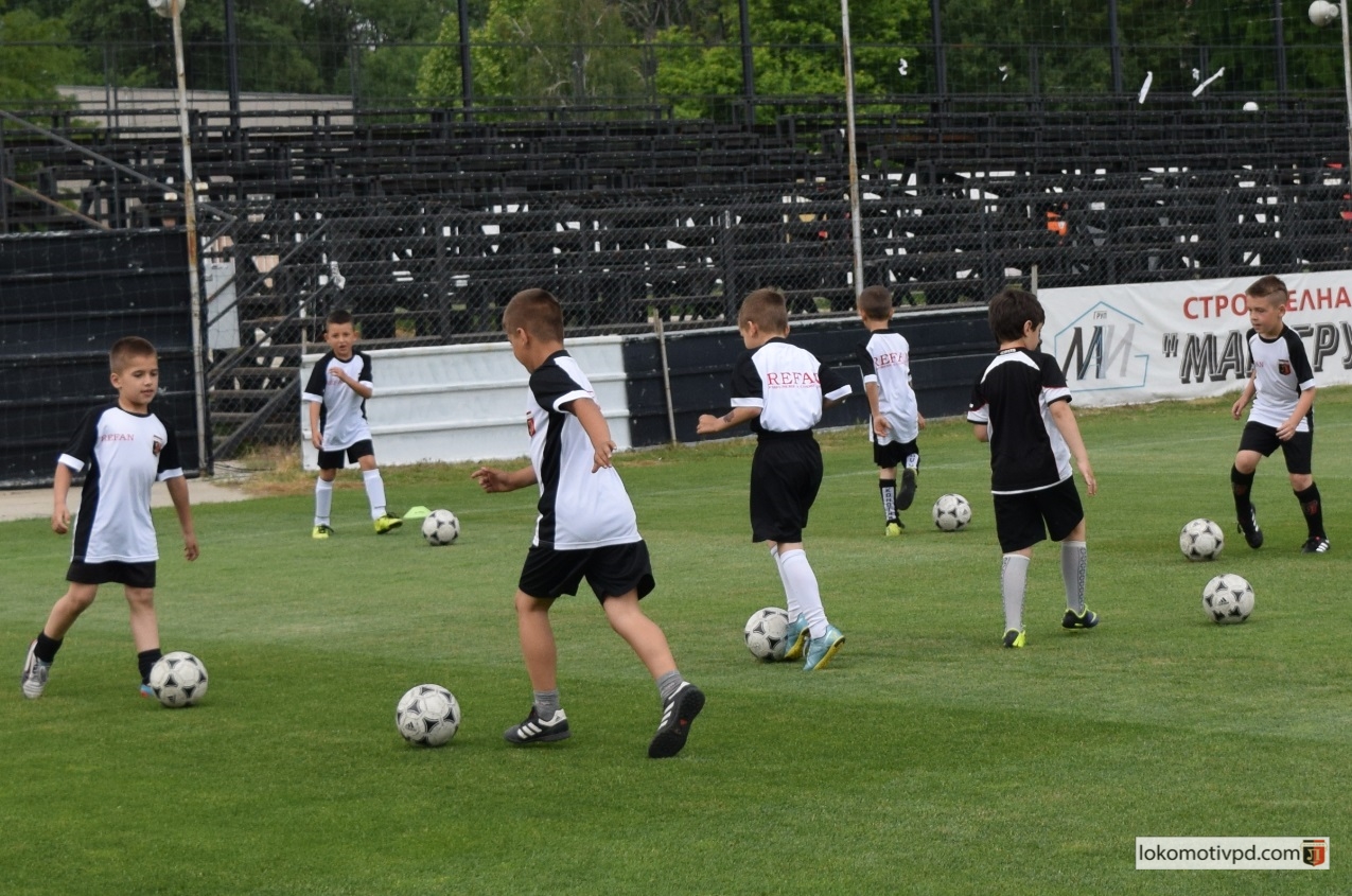Локомотив набор 2009 проведе тренировка на централния терен (СНИМКИ)
