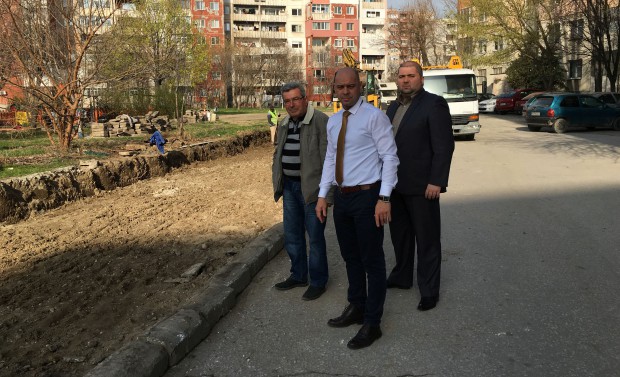 Изграждат паркинг пред 51 блок в "Тракия"