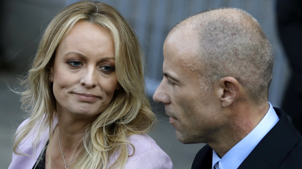 Съдът реши: Порнозвезда, завела дело срещу Тръмп, ще плаща съдебните разходи