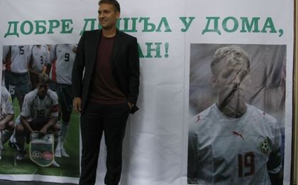 СНИМКИ: Феновете на Вила във възторг от Стилиян Петров