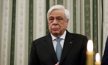 Самолетът на гръцкия президент кацна принудително на остров Крит