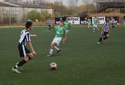 Локо U17 започна контролите с победа