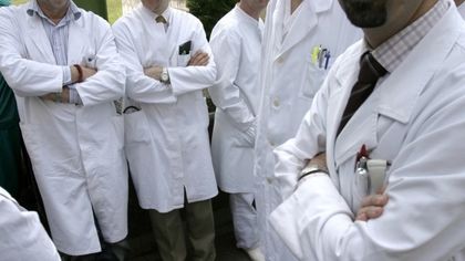 Лекари и медсестри от общински болници излизат на протест