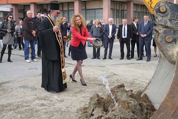 Кюстендил: Народни представители от ГЕРБ и кметове присъстваха на първата копка за рехабилитацията на пътя Дупница - Клисура - Самоков