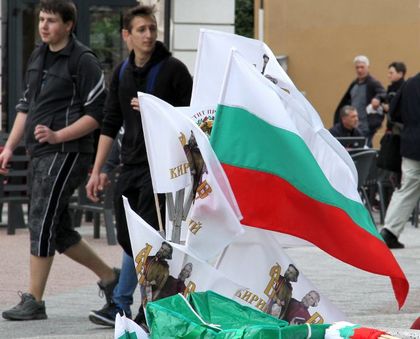 Предпразнично знамената се харчат като топъл хляб