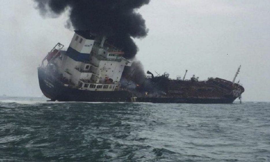 ИЗВЪНРЕДНО: Гръмна танкер в Русия, има загинали (ВИДЕО)