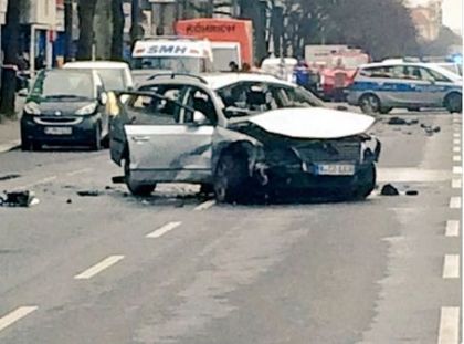 Взривиха кола в движение в Берлин