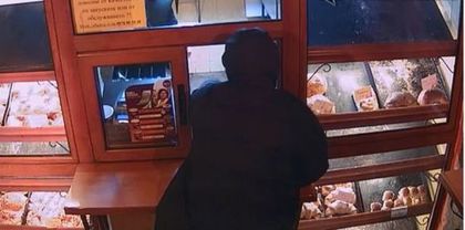 Въоръжен крадец нахлу в закусвалня в центъра на Бургас (ВИДЕО)