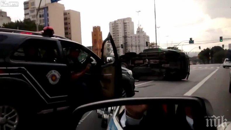 Автобус се преобърна върху коли в Бразилия, 17 души загинаха