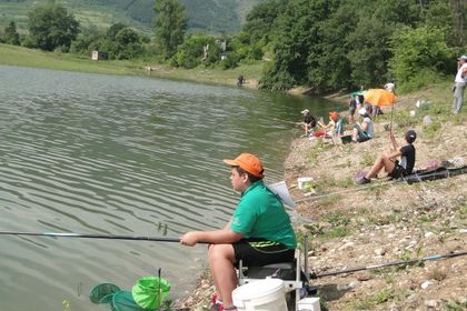 Деца до 12 г. мятат въдици в Гребната
