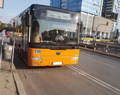 София: Катастрофиралият автобус по линия 77 е изтеглен, движението в района на ул. „Суходолска“ и „Кубан“ е възстановено