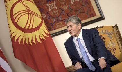 Президентът на Киргизстан пуска CD с авторски песни