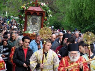 Хиляди се стичат към Бачковския манастир за Успение Богородично