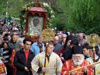 Хиляди се стичат към Бачковския манастир за Успение Богородично