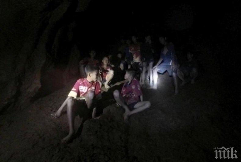 НА ЖИВО! Развръзката в Тайланд е близо - спасени са още две деца, остават две и треньора им
