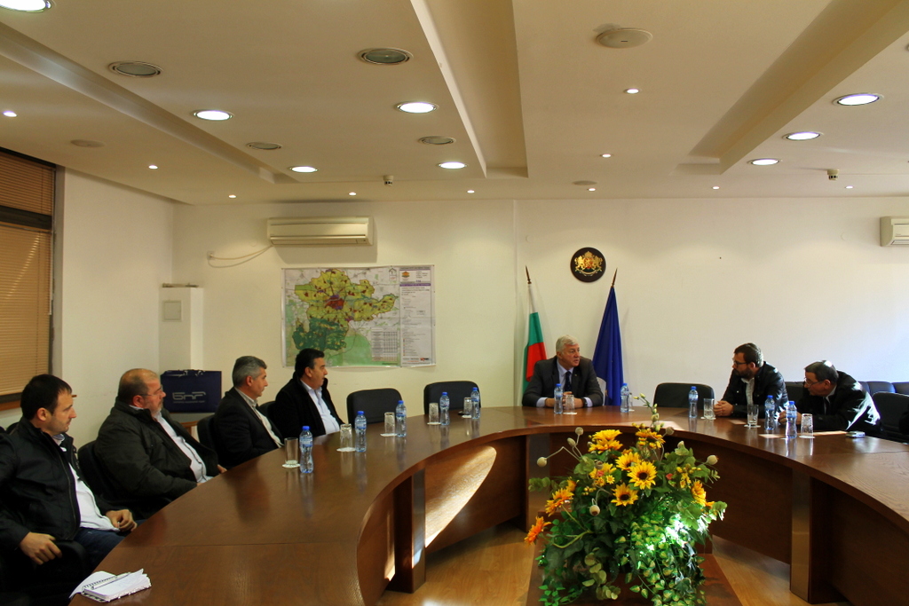 Областният управител на Пловдив инициира среща с министър-председателя и кмета за разрешаване проблемите на местния футбол