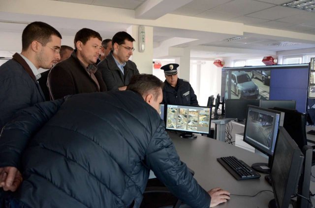 Гледаме кога пристига рейсът и в интернет