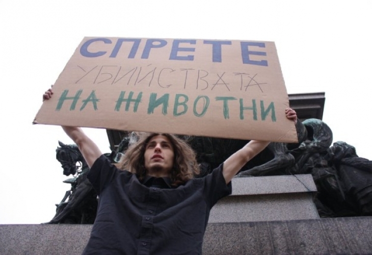 Шефът на веганите се закани: Ще веганизираме цяла България!