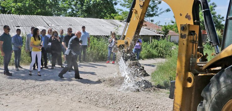 Изграждат канализация на ул. “Враца”