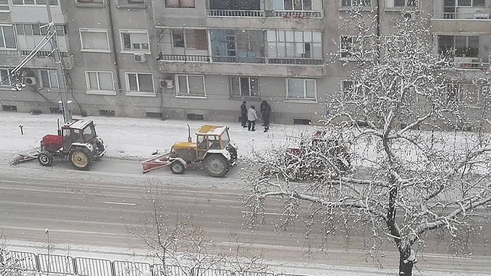 СНИМКА: Пловдивчанка показа, как снегопочистващата техника 