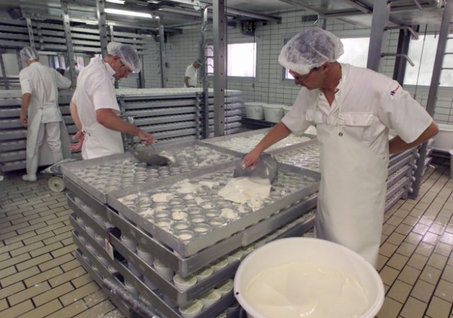 Забраниха нови опаковки за кисело мляко на пловдивски фирми