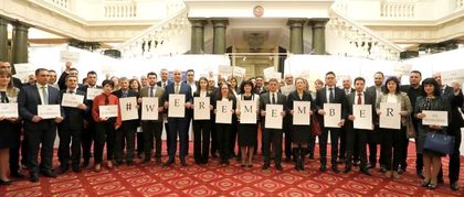 Председателят на Народното събрание Цвета Караянчева и народни представители от всички парламентарни групи се включиха в Световната кампания – WeRemember