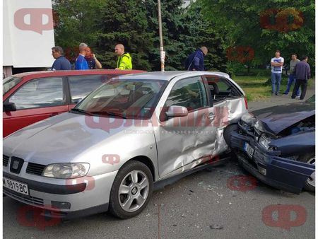 Майка и бебе пострадаха при катастрофата между Сеати в Бургас