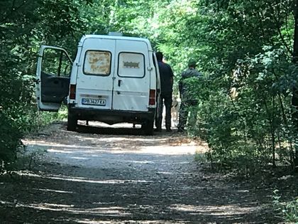Кучето на убития бизнесмен не спира да скимти жално, преместиха го  (СНИМКИ)