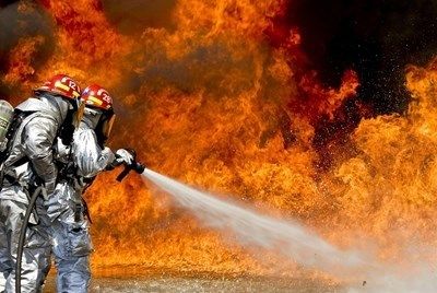 Две възрастни жени и самотна майка с две деца остават без покрив след пожар