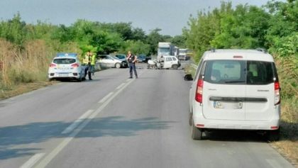 Почна се! Тежка катастрофа във Варна, кола е смачкана до неузнаваемост (СНИМКА)