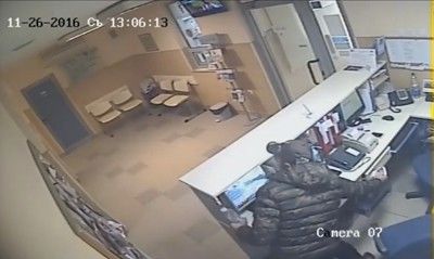 Мъж обра оборота на болница в София (Видео)
