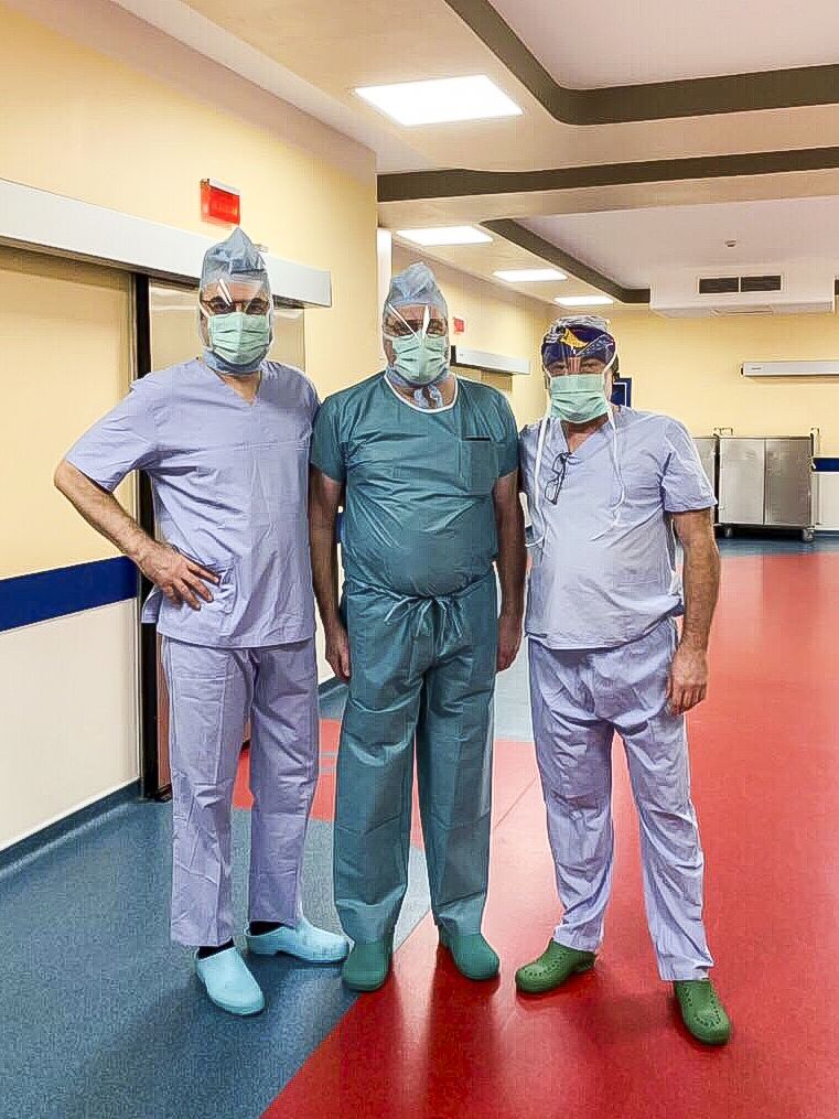 Немският ортопед д-р Хайнц Рьотингер извърши демонстративно поставяне на тазобедрени стави в Болница „Тракия“ (СНИМКИ)