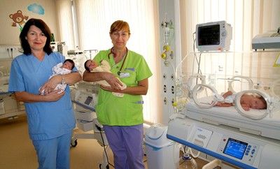 Дават 900 лева на първите тризнаци в Стамболийски (снимки)