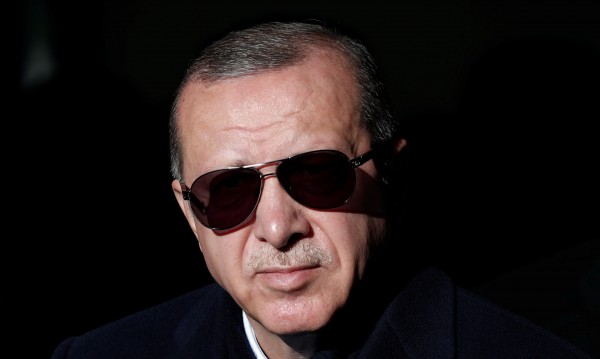 Ердоган обиждан 20 000 пъти в нета! Праща 