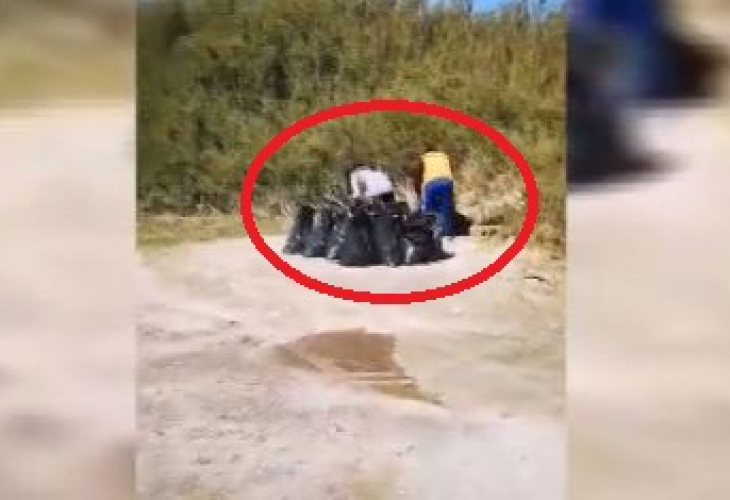 Нечувано нагла кражба В Поморие: Роми налазиха дюните! С черни чували и каруци започнаха да... (СНИМКИ)