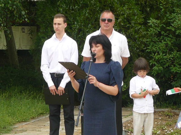 Хасково: С венци и патриотични стихове в Тополовград бе почетена паметта на Ботев и загиналите за свободата