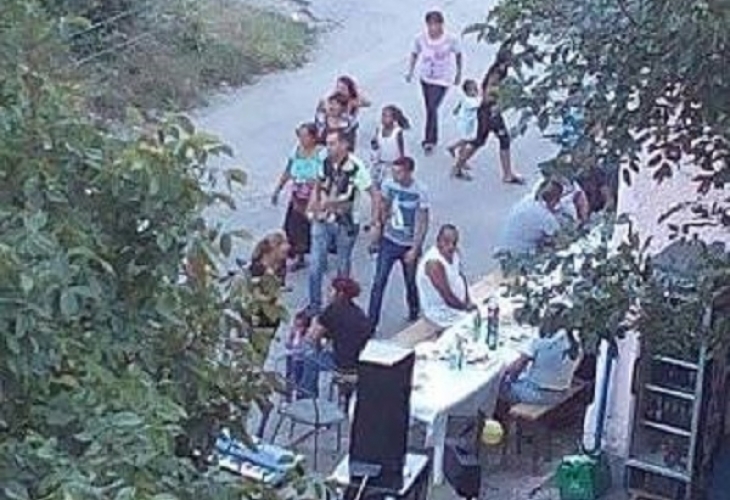 Роми тероризират квартал в Карнобат, жителите отчаяни - чакат зимата
