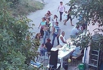 Роми тероризират квартал в Карнобат, жителите отчаяни - чакат зимата
