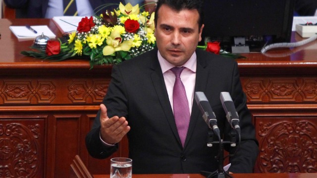 Премиерът на Северна Македония започва чистка в партията си