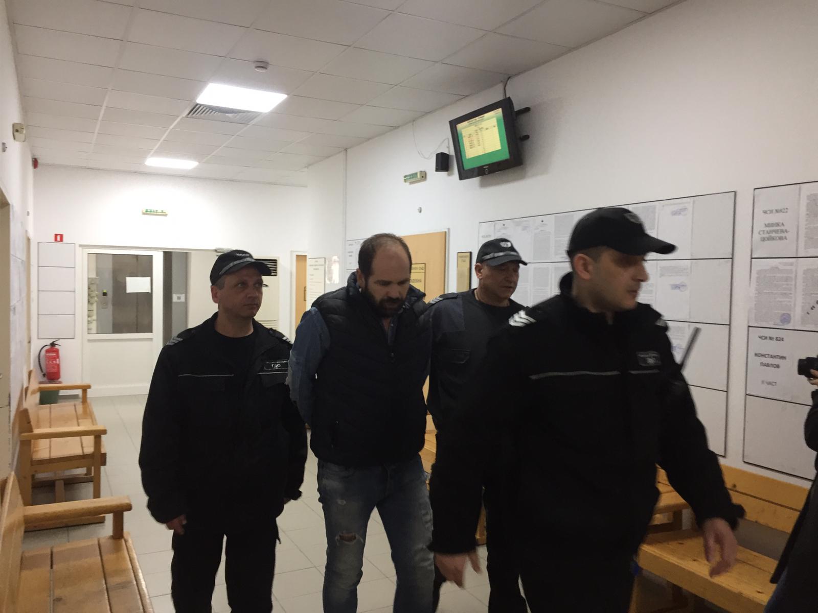 Транспортният бос Румен Рончев моли днес пловдивския съд да се смили над него