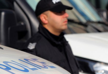 Пловдивският полицай Радко се превърна в истински герой за едно изпаднало в беда семейство