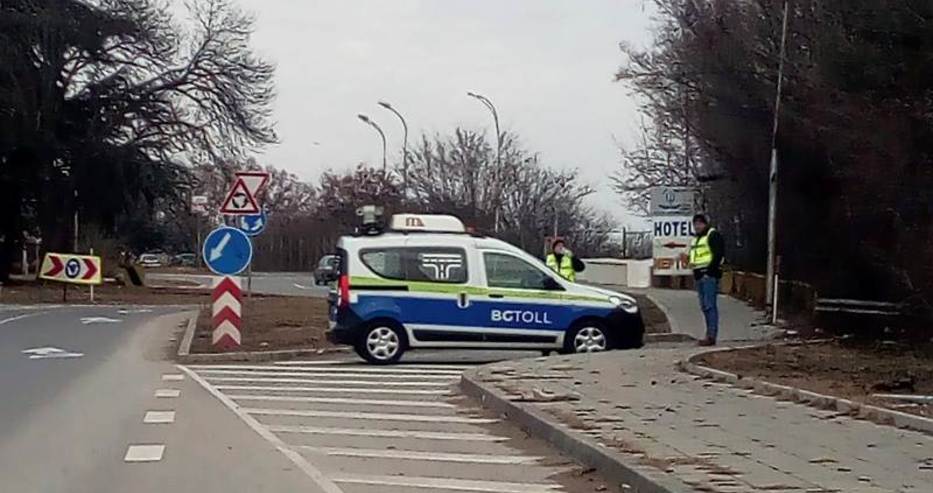 Ето я колата с надпис BGToll в действие край Варна! Ако пътувате към Златните, не забравяйте винетката