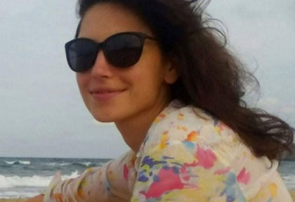 Красивата лекарка, паднала от 7-ия етаж - изпотрошена, но с шанс да живее
