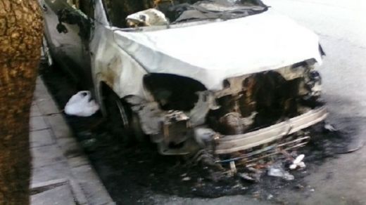 Подпалиха кола зад бургаския блок 
