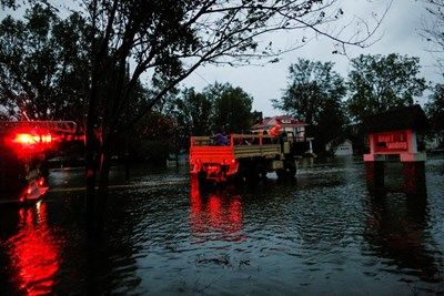 Ураганът Флорънс взе 4 жертви в Северна Каролина, отслабна до тропическа буря