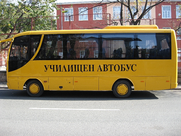 Варна: Община Дългопол разполага с девет училищни автобуса, с които се извозват близо 450 деца