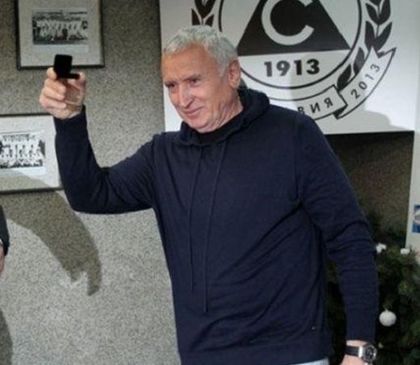 Славия върна легенда
