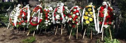 Благоевград: С поднасяне на венци и цветя пред паметната плоча, изградена в чест на посрещането на руските освободителни войски, в града продължават честванията на Трети март