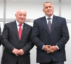 Подмазвачите му са повече от идиотите в неговите очи